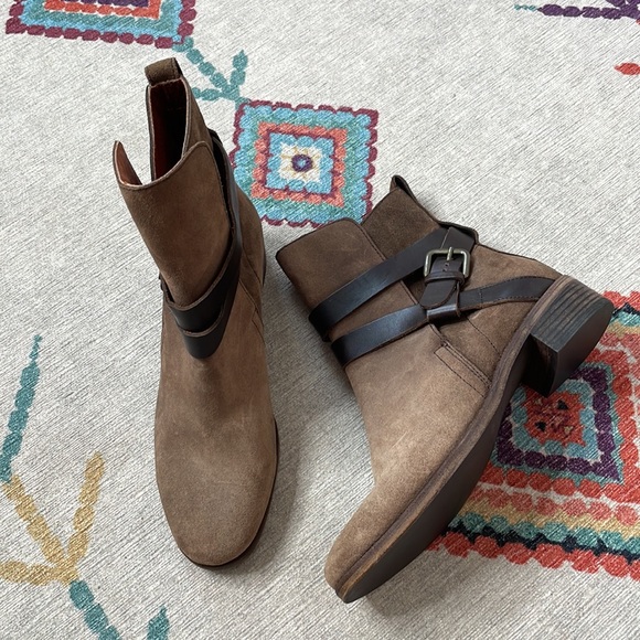 See By Chloe Brown Ankle Boots with Black Straps - Picture 1 of 7